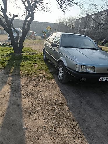 Продажа авто: Volkswagen Passat: 1988 г., Седан — 2