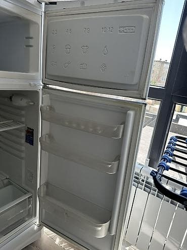 Техника и электроника: Холодильник Indesit, Б/у, Двухкамерный — 6