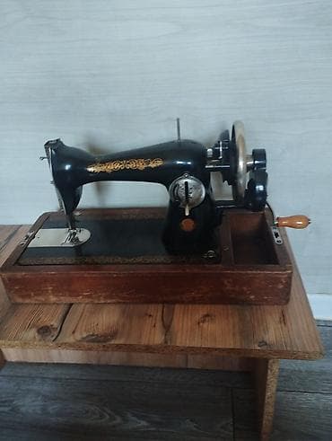 отк швейные: Механическая швейная машина с ручным приводом (маховик и боковая — 1