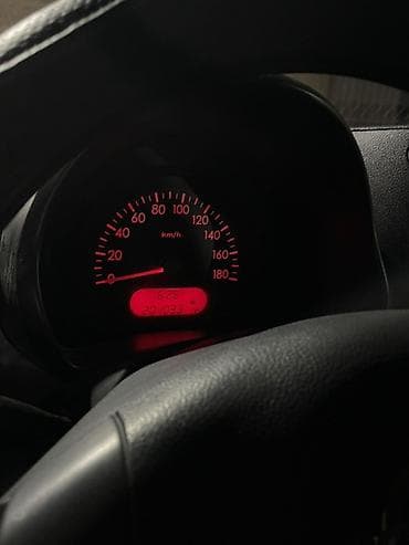 9: Nissan Pixo: 2009 г., 0.9 л, Механика, Бензин, Хэтчбэк — 5