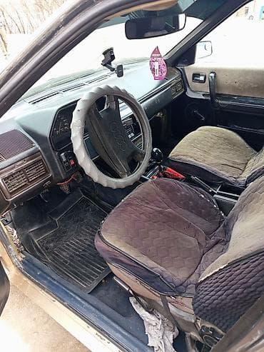 Унаа сатуу: Audi 100: 1988 г., 2.2 л, Кол менен иштөөчү, Бензин, Седан — 4