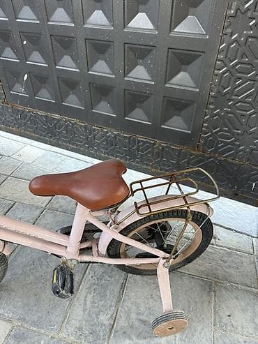 колесо 14: Детский велосипед, 2-колесный, 4 - 6 лет, Для девочки, Б/у — 3