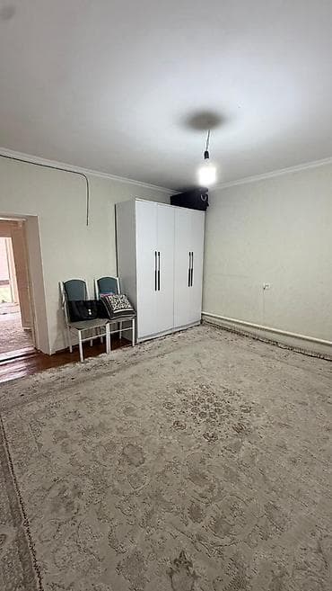 Дома: Срочно продаётся полдома 🏠 📍Пишпек 📐3 комнаты 90м2 Участок 3.5 по — 4