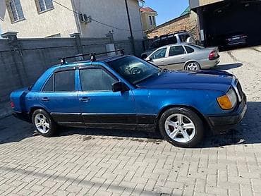 Mercedes-Benz W124: 1989 г., Седан