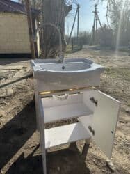 продаю оборудование для салона красоты: Гримерные рабочие места для салона/студии - Два белых стола с — 6