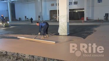 заливка пола: Стяжка Бесплатная консультация, Гарантия Больше 6 лет опыта — 3