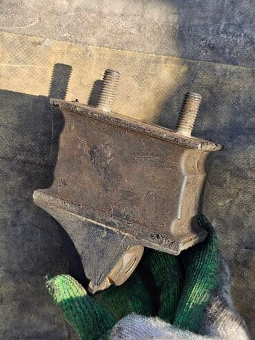 двигател на спринтер: Подушка мотора Mercedes-Benz 1998 г., Б/у, Оригинал, Германия — 4