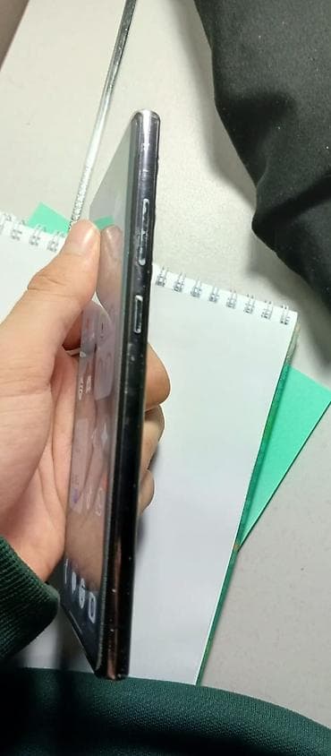 экран разбит: Samsung Galaxy S22 Ultra, Б/у, 128 ГБ, цвет - Черный, 2 SIM — 4