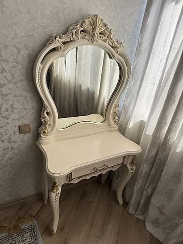 зеркало с подставкой: Туалетный столик, Б/у, С зеркалом, цвет - Бежевый, МДФ — 1