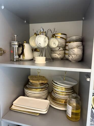 Продаю посуды .
2 набора