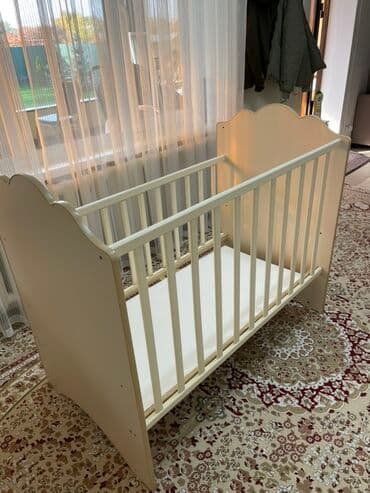 Детский комод: Детская кроватка с бортиками - Материал: ламинированная ДСП/МДФ — 1