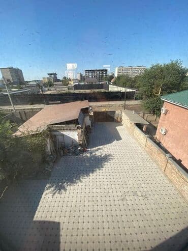 продаю дом под бизнес бишкеке: Срочно продается 3 этажное Коммерческое помещение / 📍 Ул. Фрунзе — — 3