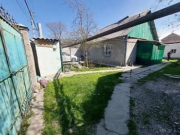 7 микра район: Продаю дом 7.2 соток 4 комнаты 80 квадратов есть две времянки и баня — 3