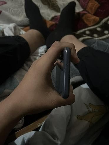 iphone xs lalafo: Samsung Galaxy A13, Б/у, 64 ГБ, цвет - Черный, 2 SIM — 6