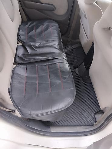 mazda 2000: Honda Fit: 2005 г., 1.3 л, Вариатор, Бензин, Хэтчбэк — 7