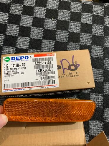 сниму квартиру в оше на длительный срок: Комплект поворотников Lexus Новый — 1