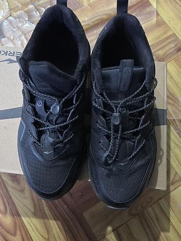 Кроссовки/кросс-тренеры в черном цвете - Универсальная модель для