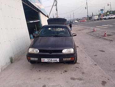Volkswagen Golf: 1993 г., 1.6 л, Механика, Бензин, Хэтчбэк