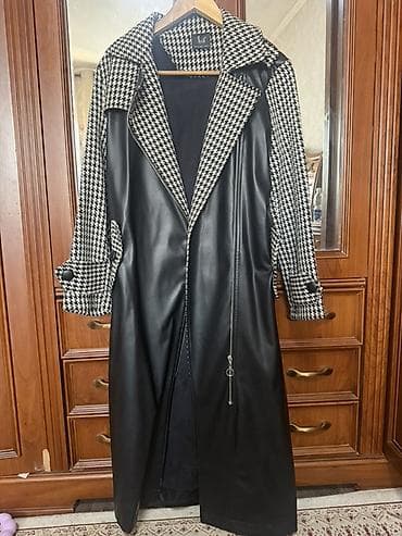 рабочие одежда: Длинное женское пальто-тренч с комбинированным дизайном. - Верх и — 1