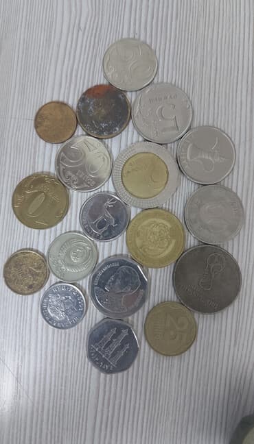 коллекционное: Набор иностранных монет из разных стран и годов выпуска. Состав по — 1
