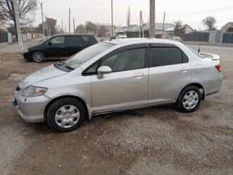 продажа подержанных автомобилей: Honda Fit: 2002 г., 1.5 л, Автомат, Бензин, Седан — 2