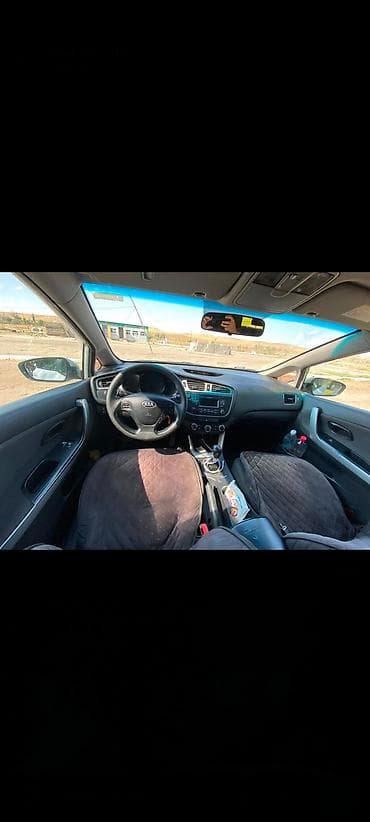 Унаа сатуу: Kia Ceed: 2015 г., Кол менен иштөөчү, Газ, Хетчбек — 1