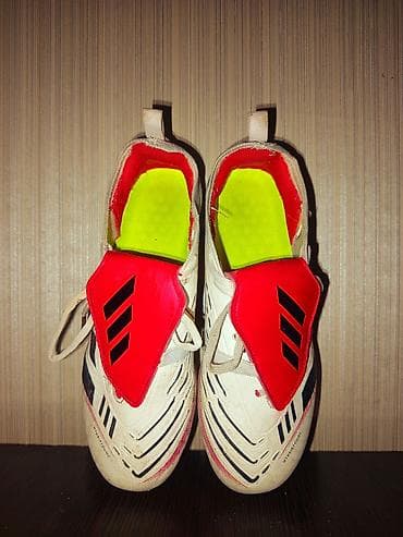 дополнительные приборы: Футбольные бутсы Adidas Predator с язычком-«щитком». - Тип: бутсы для — 1
