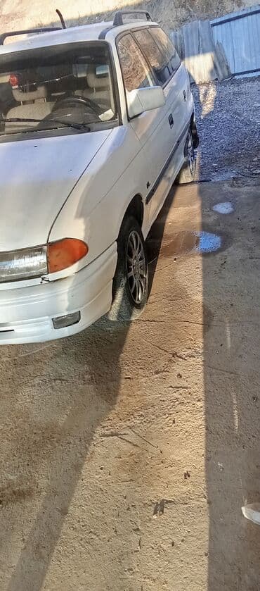 тайота авенсис универсал 1 8: Универсал белого цвета. Основные особенности: - Кузов: 5‑дверный — 1