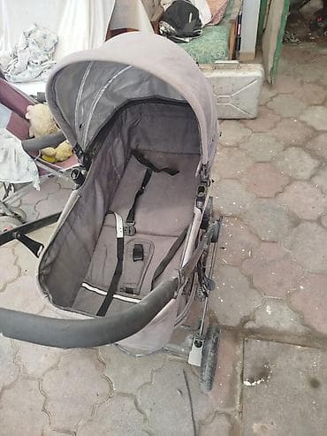 Шифоньеры, шкафы для одежды: Детские коляски + трюмо с зеркалом 1) Коляска розовая :800 сом - — 2