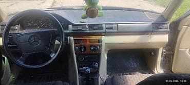 Транспорт: Mercedes-Benz W124: 1992 г., 2 л, Механика, Бензин, Седан — 4