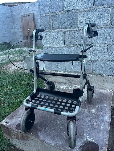 Роллатор Invacare Rea P452E/3 - Тип: четырехколесный ходунок с at lalafo.kg Роллатор Invacare Rea P452E/3 - Тип: четырехколесный ходунок с