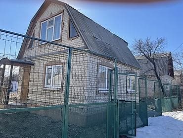 Дачный дом из кирпича с мансардным этажом и участком 4.5 . с