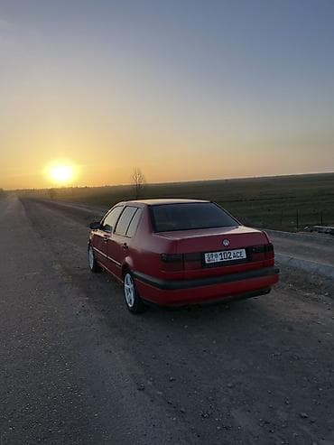 Volkswagen Vento: 1992 г., 1.8 л, Механика, Бензин, Седан