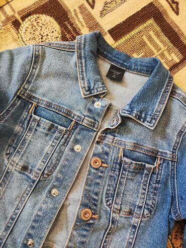 джинсы голубые: Куртка джинсовая детская,на 4-5 лет сост.отл.Турция,почти новые — 2