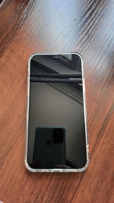 t 4: IPhone 12, Б/у, Красный, Чехол — 2