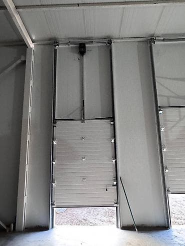 складные металлические двери: Сендвич панели, Автоматические, Alutech, Для гаража, Для частного дома, Для автомойки, С калиткой, Оптом, Новый, Платная установка — 8