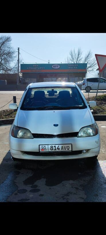 машина япошки: Toyota Platz: 2000 г., 1.5 л, Автомат, Бензин, Седан — 8