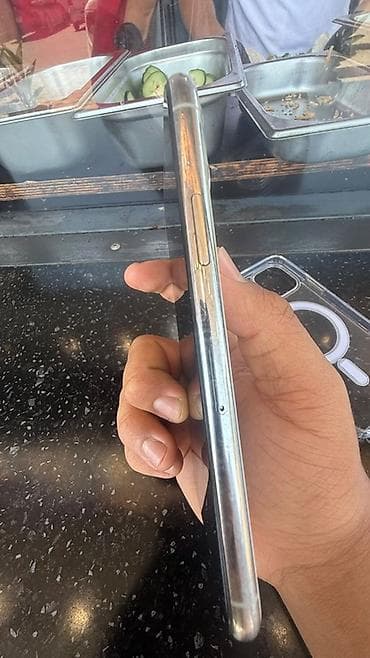 mini пк: IPhone 11 Pro, Б/у, 256 ГБ, Серебристый — 6