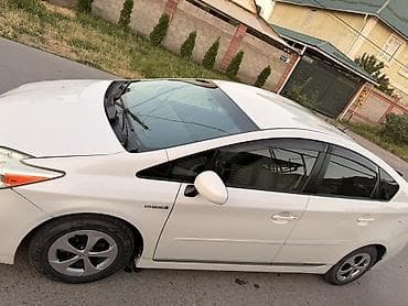 key: Toyota Prius: 2012 г., 1.8 л, Вариатор, Гибрид, Хэтчбэк — 4