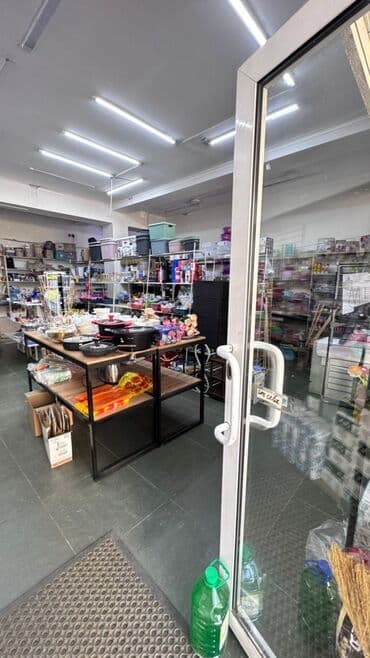 контейнер рынок дордой: Сдаю в аренду место в магазине. Магазин раскаченный в проходимом — 3