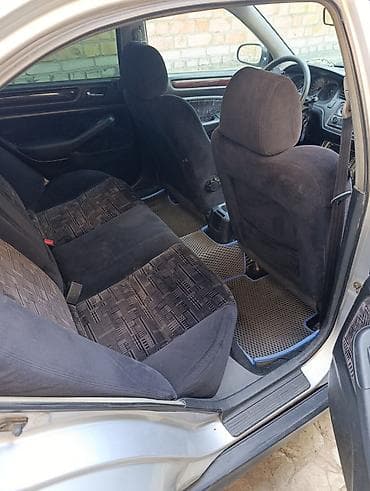 стекл: Honda Accord: 1999 г., 1.8 л, Ручные, Бензин, Седан — 9