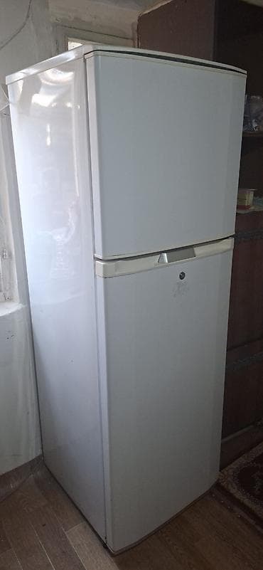 sony 3: Холодильник Hitachi, Б/у, Двухкамерный — 1