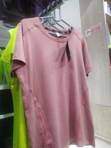 спортивное оборудование: Футболка футболки для фитнеса У нас есть два филиала : 📍Ахунбаева — 1