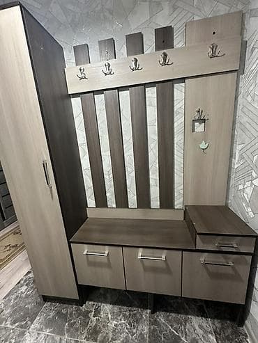 Прихожая модульная в современном дизайне, двухцветный декор под дерево at lalafo.kg Прихожая модульная в современном дизайне, двухцветный декор под дерево