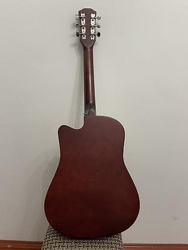 cd disk: Акустическая гитара дредноут с вырезом (cutaway) - Корпус формата — 2