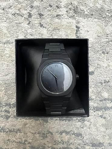 Кошельки: Минималистичные наручные часы в матово‑чёрном цвете. - Корпус и — 2