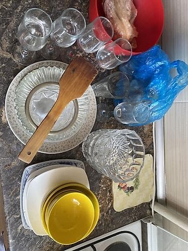 Посуда: Набор кухонной посуды и стекла, ассортиментом: - Стеклянные бокалы на — 1