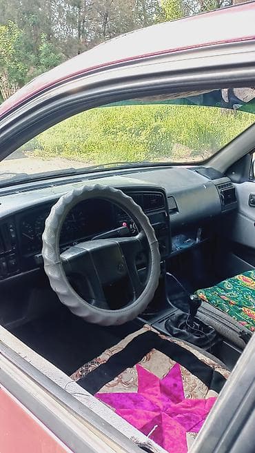 линолеум на авто: Volkswagen Passat Variant: 1991 г., 1.8 л, Механика, Газ, Универсал — 5