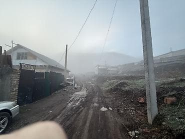 парков: Продаётся участок земли с домом из кирпича. Хороший торг — 4