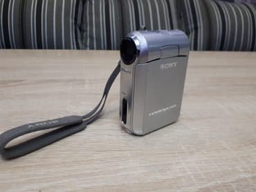 видео регистратор на машину: Видеокамера Sony. записывает на кассету и флешку. можно носить в — 6